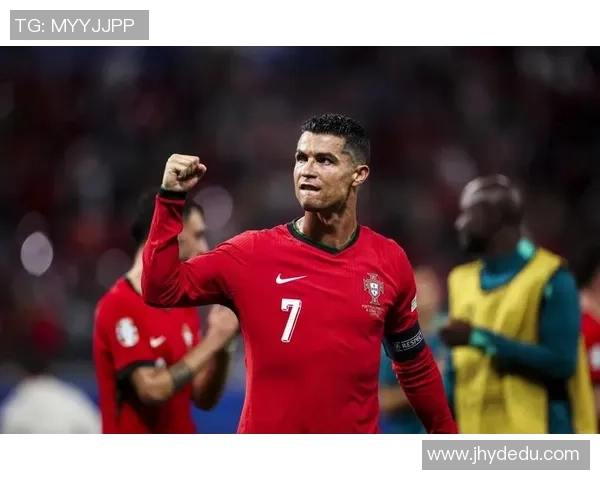 足球巨星挥手告别赛场的感人时刻与背后故事