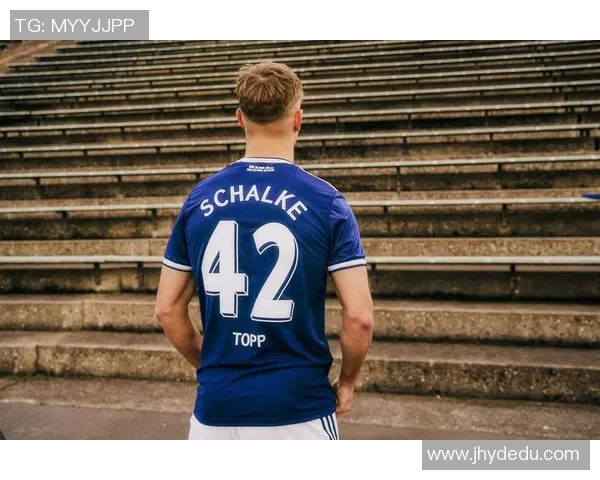 足球明星球衣拍卖盛典揭幕珍稀球衣引发收藏热潮与球迷热情互动